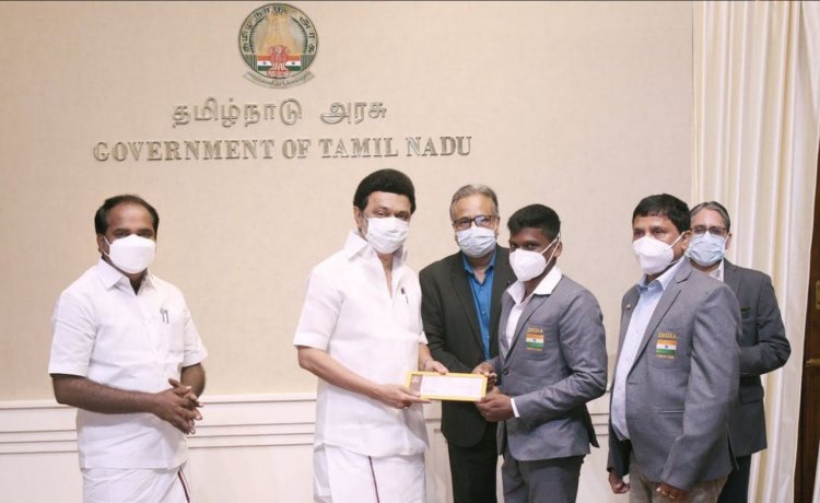 Tamil Nadu CM Thiru MK Stalin awarded 2 Crore Rupees Cash Prize to Tokyo 2020 Silver Medallist Mr. Mariyappan
