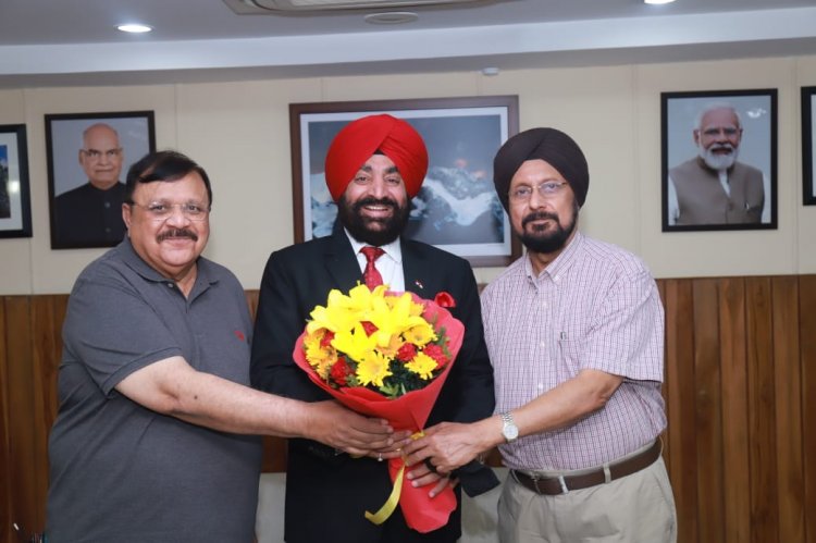 Met Hon. Governor Lt. Gen. Gurmit Singh (Retd.) of Uttrakhand